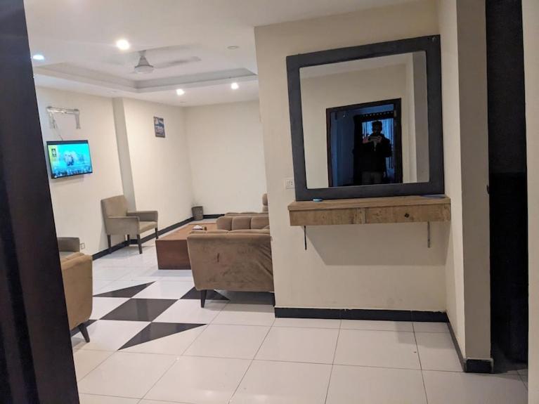 Lavish Hotel راوالبيندي المظهر الخارجي الصورة